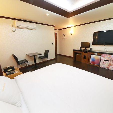Hotel Diamond Suwon Exterior photo