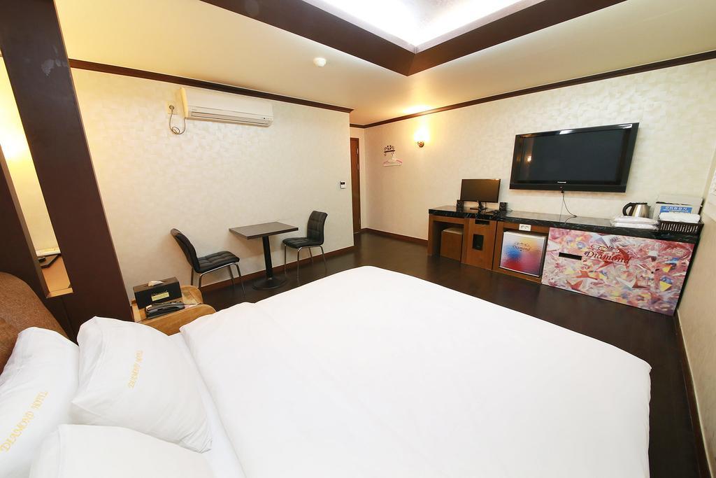 Hotel Diamond Suwon Exterior photo