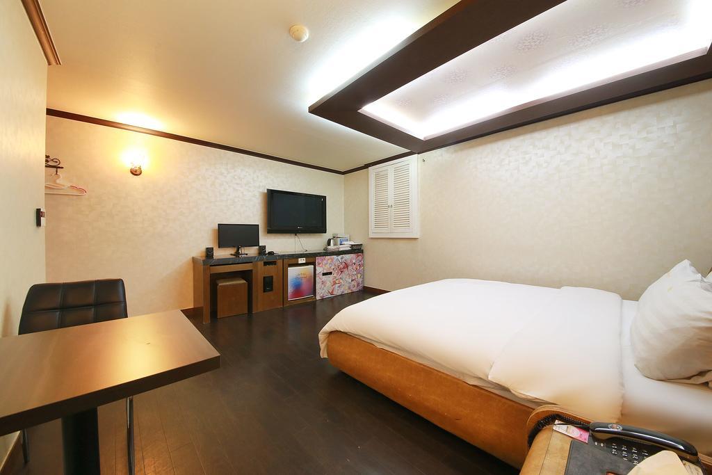 Hotel Diamond Suwon Exterior photo