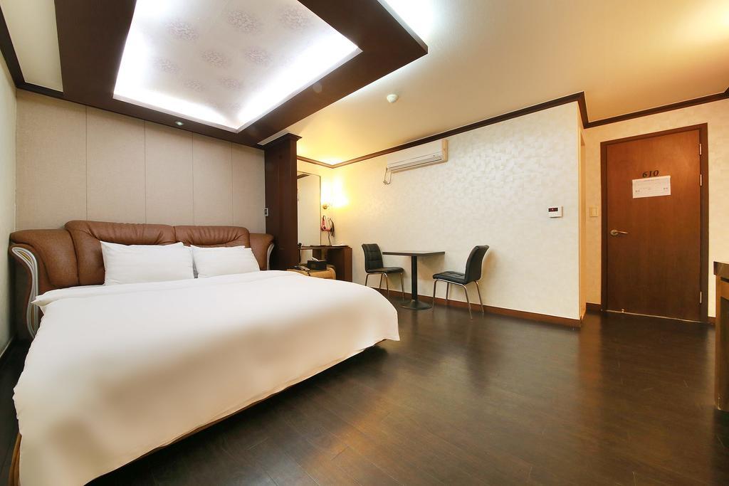 Hotel Diamond Suwon Exterior photo