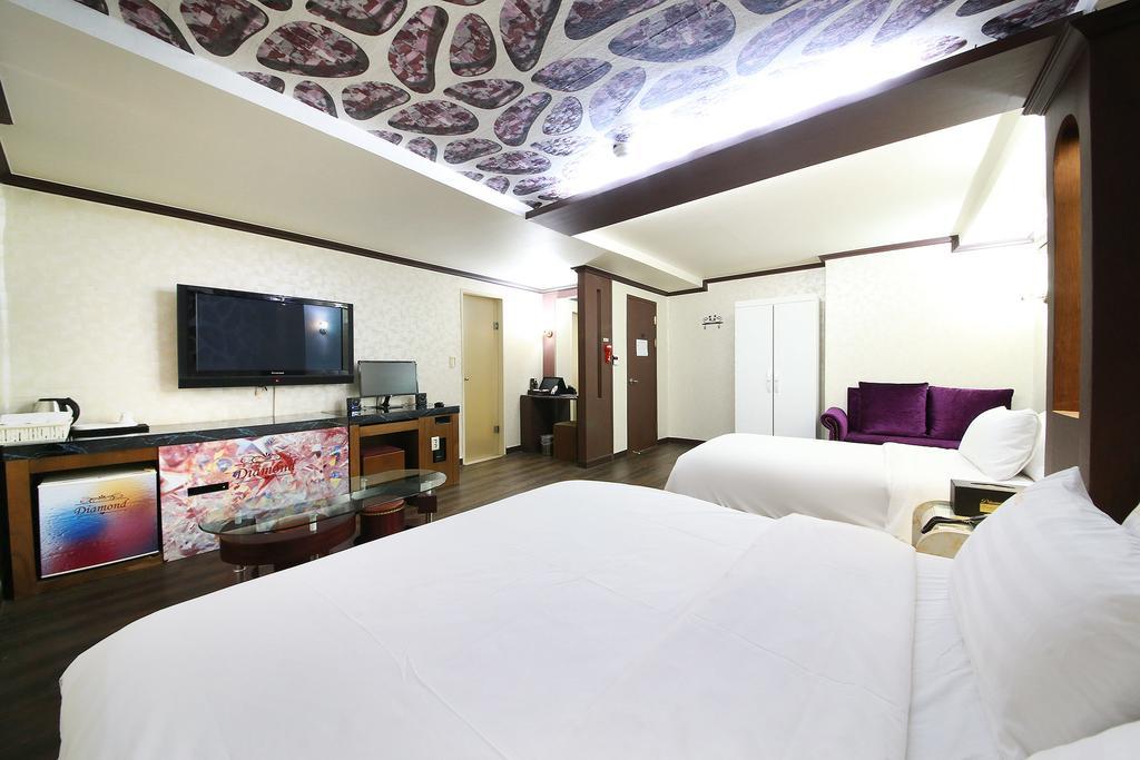 Hotel Diamond Suwon Exterior photo