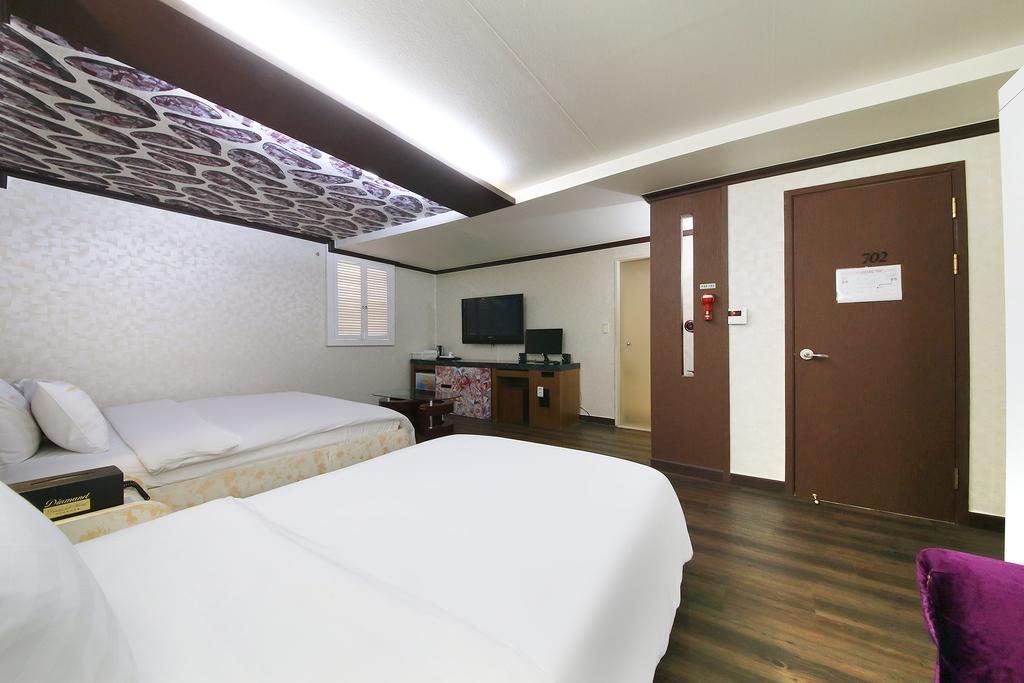Hotel Diamond Suwon Exterior photo