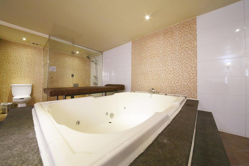 Hotel Diamond Suwon Exterior photo
