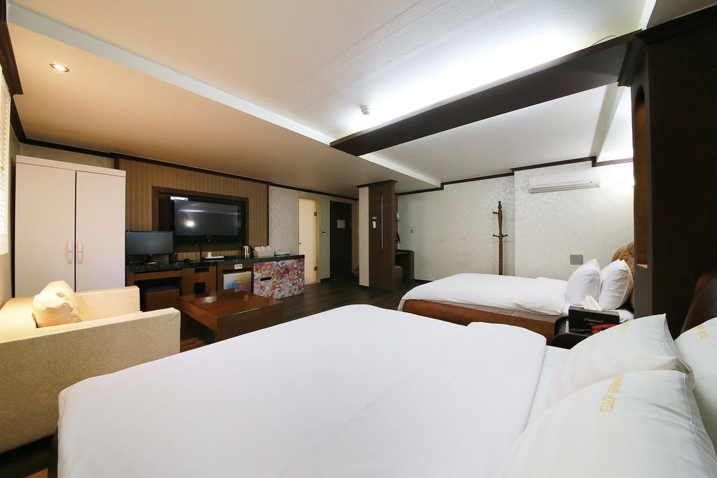 Hotel Diamond Suwon Exterior photo