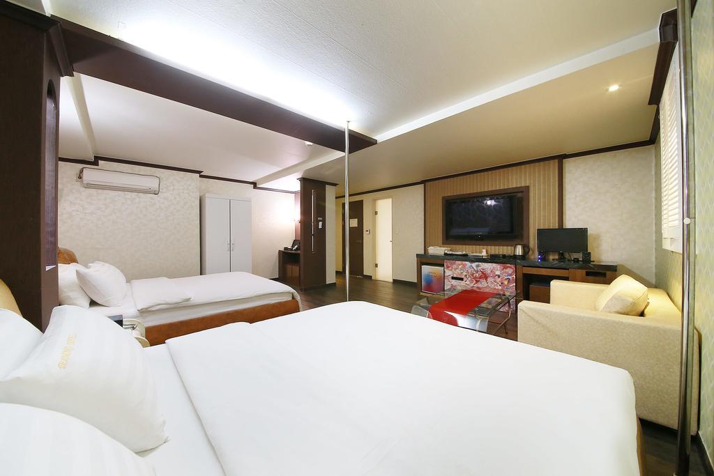Hotel Diamond Suwon Exterior photo