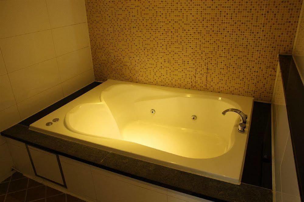 Hotel Diamond Suwon Exterior photo