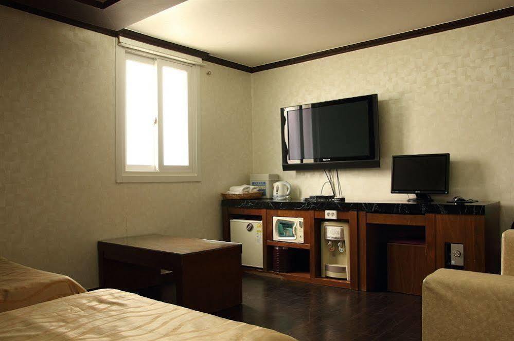 Hotel Diamond Suwon Exterior photo