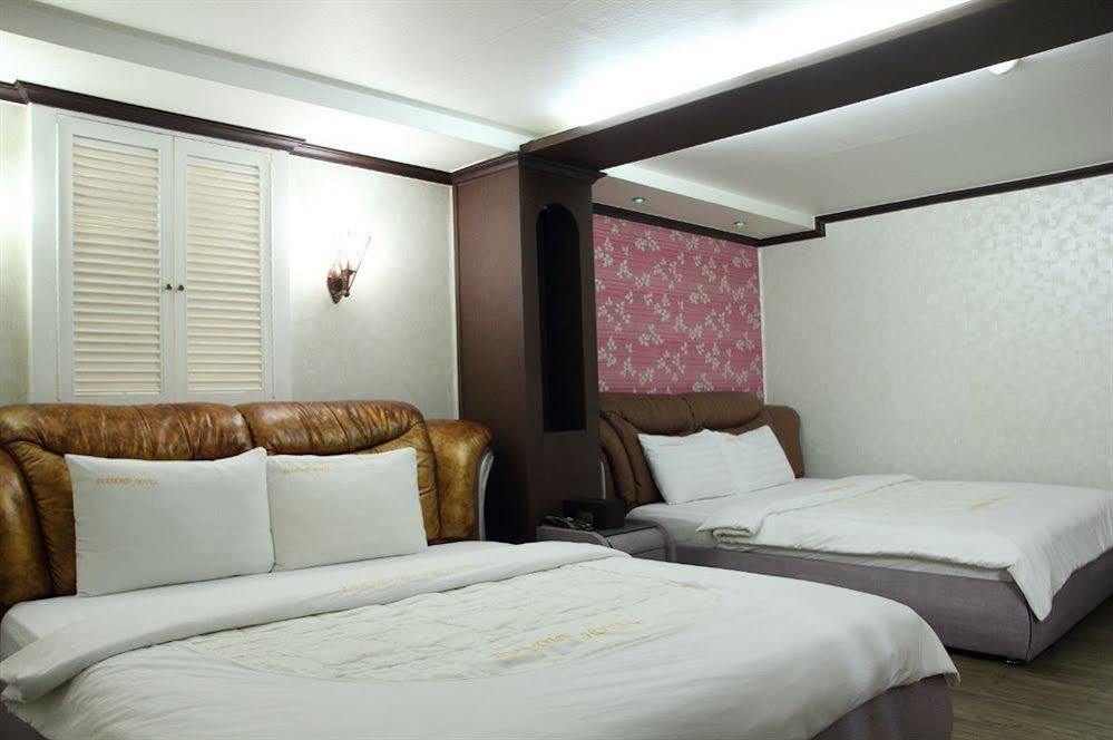 Hotel Diamond Suwon Exterior photo